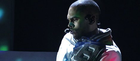 Chris Brown durante su actuación en los Premios Grammy 2012