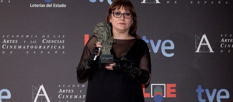 Isabel Coixet posa con el Goya 2012 a Mejor Película Documental