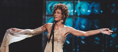 Whitney Houston en una de sus actuaciones de 2004