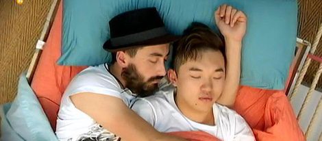 Aritz y Han durmiendo juntos en 'Gran Hermano 16' / Telecinco.es