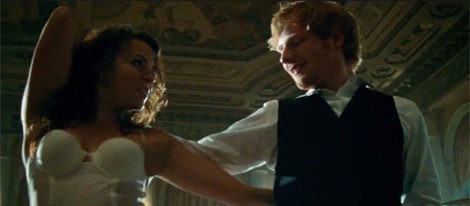 Ed Sheeran bailando en el videoclip de 'Thinking Out Loud' | Youtube