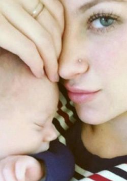 Briana Jungwirth con su hijo Freddie / Instagram