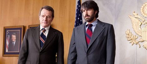 Bryan Cranston y Ben Aflleck en una escena de 'Argo'