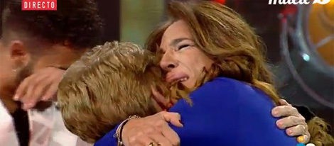 Raquel Bollo recibe a su madre y su hijo Manuel Cortés