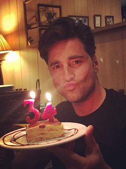 Bustamante celebrando su 34 cumpleaños / Instagram