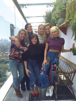 Elsa Pataky y Miley Cyrus con unas amigas en Hollywood / Instagram