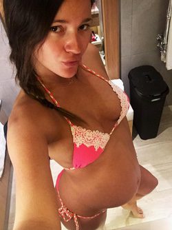 Malena Costa luce embarazo en bikini / Instagram