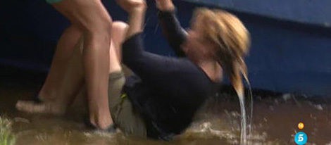 Mila se cae al agua en Supervivientes 2016 | telecinco.es
