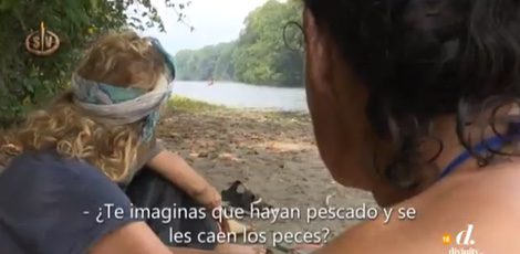 Mila Ximénez y Dulce contemplan el naufragia desde la orilla / Telecinco.es
