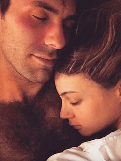 Nev Schulman y su novia muy cariñosos / Instagram