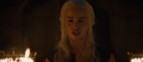 Daeneryes durante su intervención en el templo /Imagen: HBO