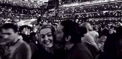 El beso que confima el amor entre Marta Ortega y Carlos Torretta / Instagram