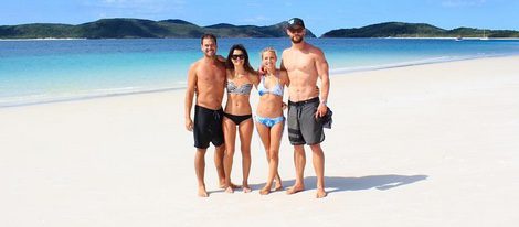 Elsa Pataky y Chris Hemsworth con unos amigos en Hayman / Instagram