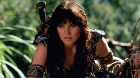 Lucy Lawless interpretando a Xena en 'Xena: La princesa guerrera'