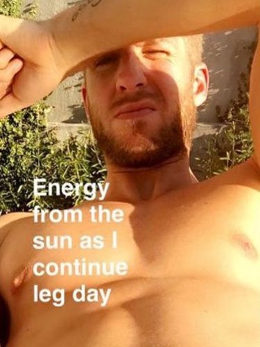 Calvin Harris luciendo torso en Snapchat