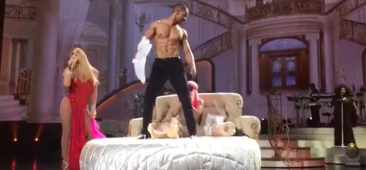 Mariah Carey sorprende a Blac Chyna con un stripper en su show