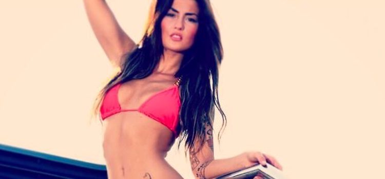 Mireia Torremocha exconcursante de 'MYHYV' posando en bikini
