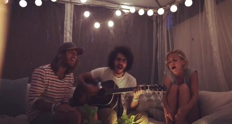 Ana Fernández cantando con los chicos de Marlon / Instagram