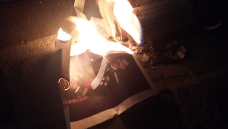Fotografía del Rey Felipe VI quemándose durante La Diada
