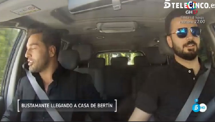 David Bustamante y su hermano Igor en el coche/ telecinco.es