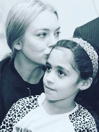 Lindsay Lohan con una refugiada siria/ Fuente: Instagram