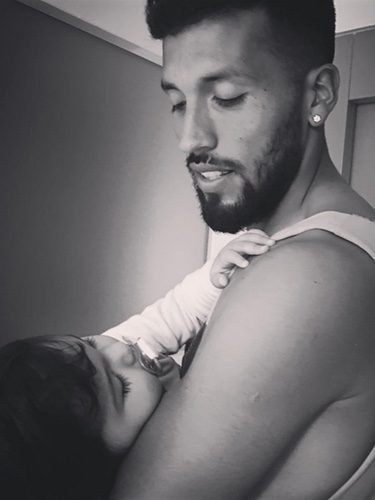 Ezequiel Garay consigue calmar a Shaila / Instagram