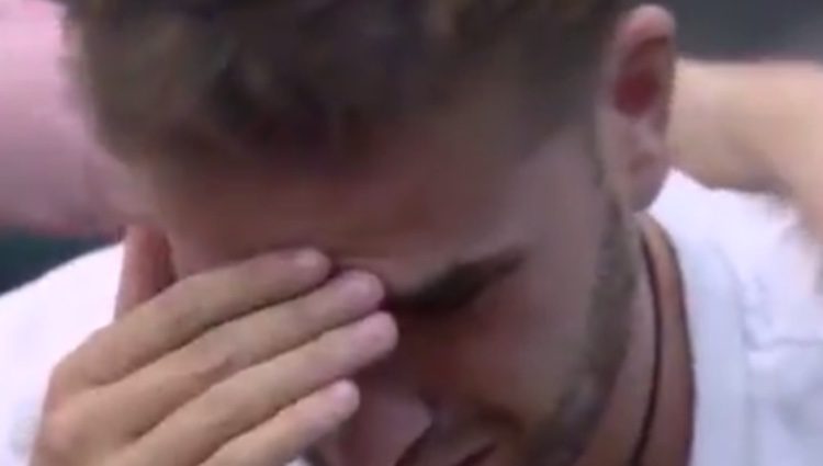 Rodrigo llorando tras su discusión con Adara / Foto: Telecinco.es