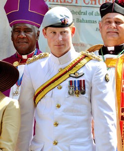 El Príncipe Harry de Inglaterra en una servicio religioso durante su viaje por el Caribe