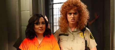 Katy Perry, con bigote y pelo cardado en su nueva aparición en televisión