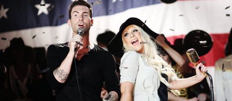Adam Levine y Christina Aguilera en el videoclip de 'Moves Like Jagger'