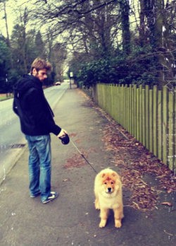 David De Gea con su perro en una foto publicada por Edurne en Twitter