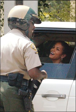 Halle Berry y el policía