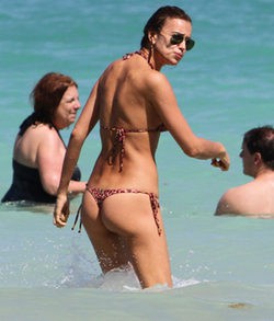 Irina Shayk presume de cuerpazo en bikini en playas de Miami sin Cristiano Ronaldo