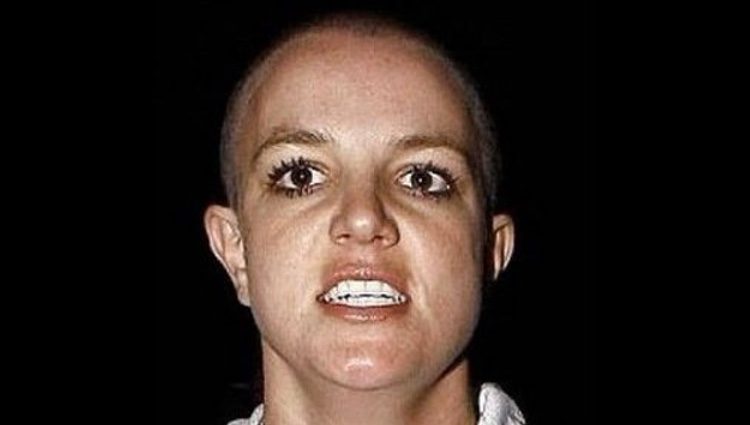 Britney Spears se rapa la cabeza