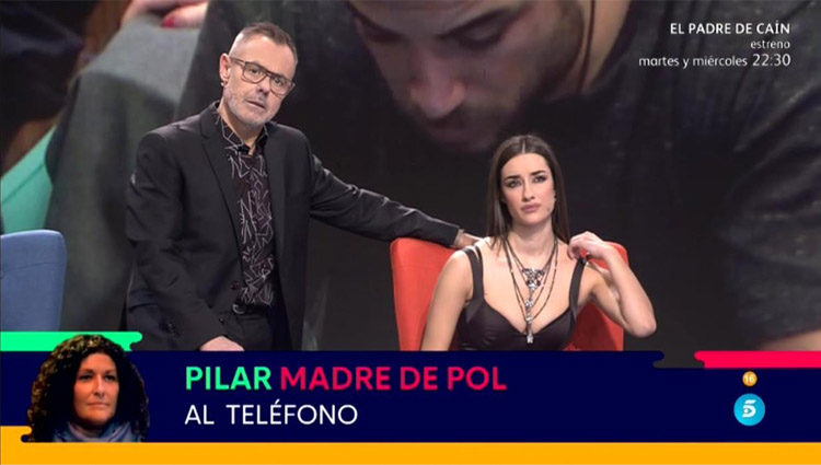 Adara escucha las explicaciones de Pilar en el debate | telecinco.es