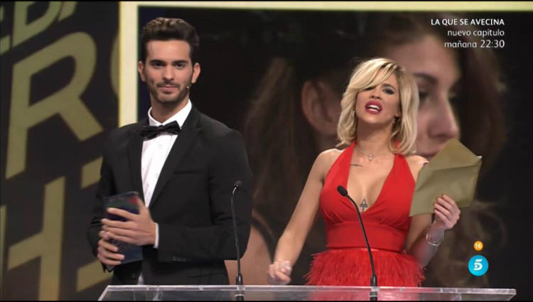 Suso e Ylenia entregan los Premios DBT al amor y al desamor | telecinco.es