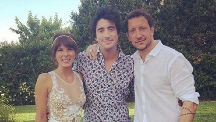 Santiago Vázquez con su hermano y su cuñada en su boda/ Fuente: Instagram