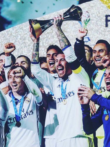Sergio Ramos levantando la copa de campeones / Instagram
