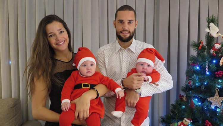 Malena Costa y Mario Suárez felicitando la Navidad / Instagram