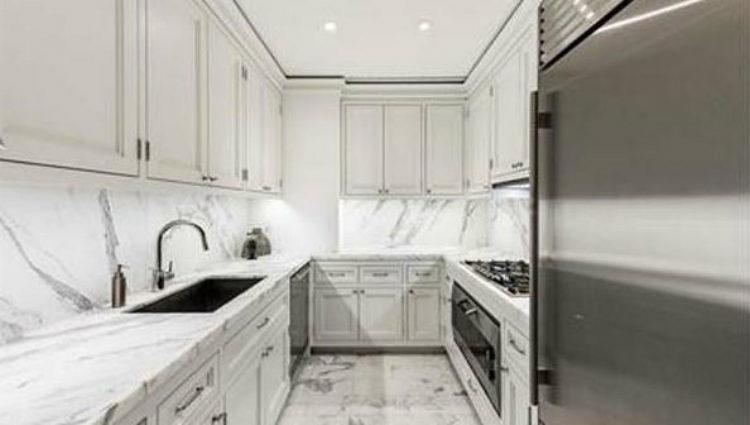 Marcas de lujo y encimeras de mármol blanco invaden la cocina del apartamento de Magdalena de Suecia