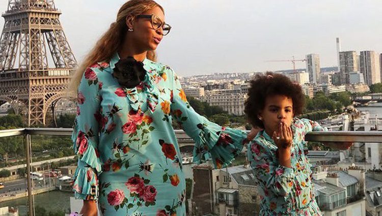 Fotografías promocionales de la marca Gucci en la que se puede ver a Beyoncé y a Blue Ivy super conjuntadas 
