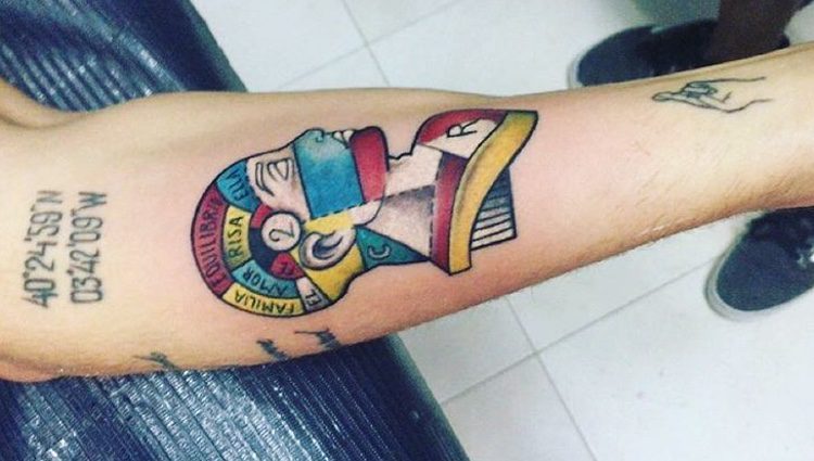 Rodrigo mostrando en sus redes sociales el nuevo tatuaje que luce en su cuerpo 