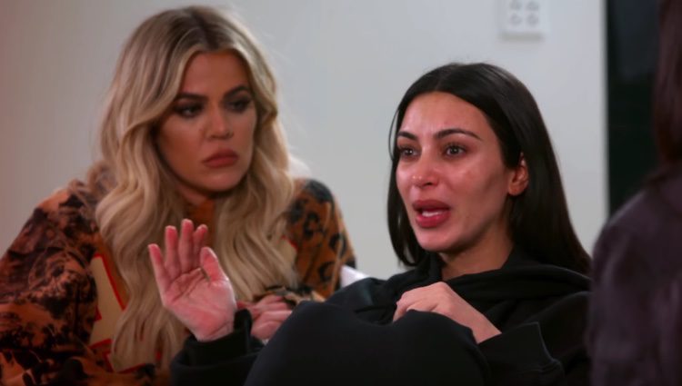 Kim Kardashian llora desconsoladamente contando lo sucedido en París a sus hermanas