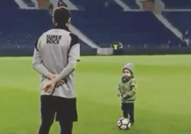 Martín Casillas en el entrenamiento de su padre/ Fuente: @elkioskorosa