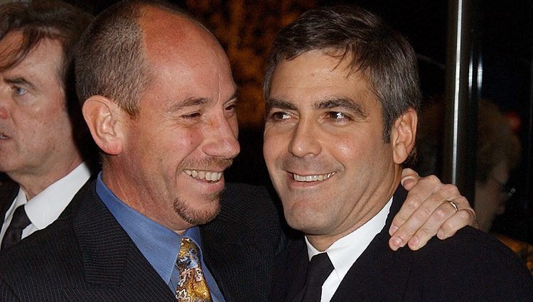Miguel Ferrer junto a su primo George Clooney en 2002 