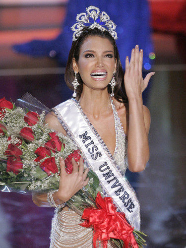 Zuleyka Rivera en su coronación como Miss Universo 2006