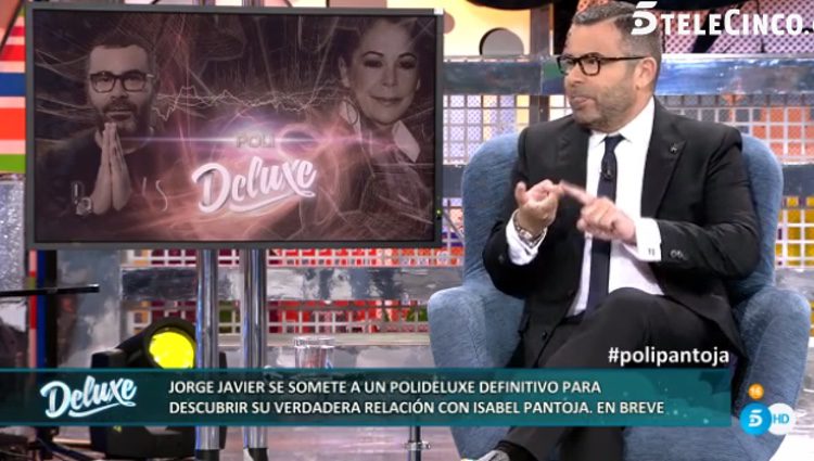 Jorge Javier Vázquez sometiéndose al 'poli-deluxe'/ telecinco.es