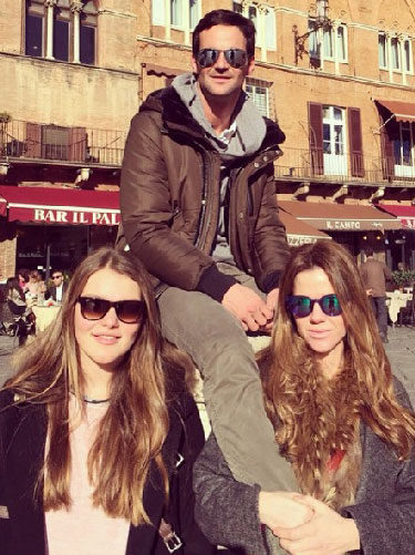 Amelia, Sofía y José Bono de viaje/ Fuente: @josebrodz