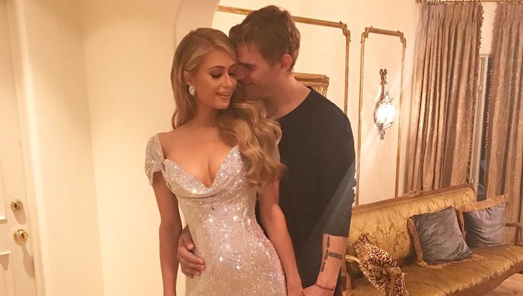 Paris Hilton y Chris Zylka muy enamorados en la fiesta de cumpleaños de ella/ Fuente: Instagram Paris Hilton