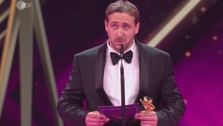 El 'gemelo' de Ryan Gosling agradeciendo el premio/ Fuente: Time 4 Sport